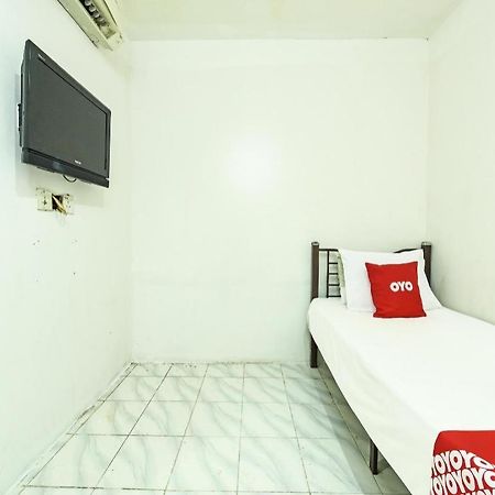 Oyo 90643 Gks Hotel เซเรมบัน ภายนอก รูปภาพ