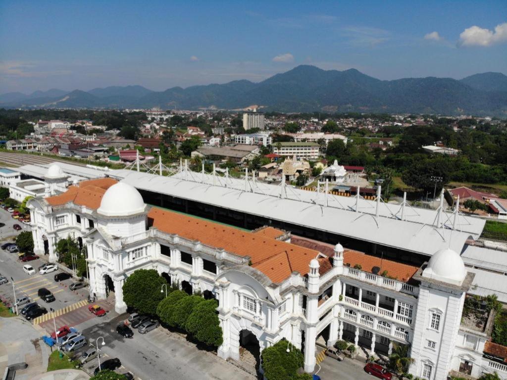 Oyo 90643 Gks Hotel เซเรมบัน ภายนอก รูปภาพ