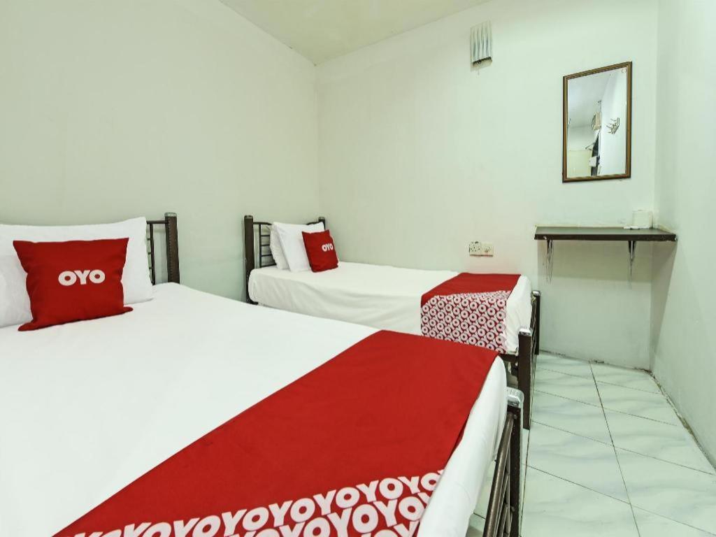 Oyo 90643 Gks Hotel เซเรมบัน ภายนอก รูปภาพ