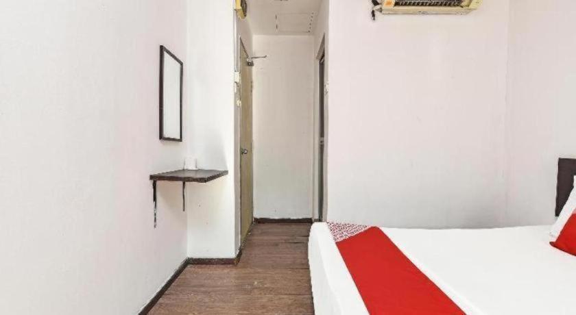 Oyo 90643 Gks Hotel เซเรมบัน ภายนอก รูปภาพ